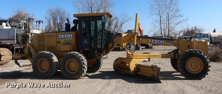 image for item DF3515 2004 John Deere 772CH motor grader