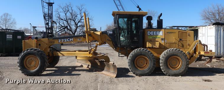 image for item DF3515 2004 John Deere 772CH motor grader