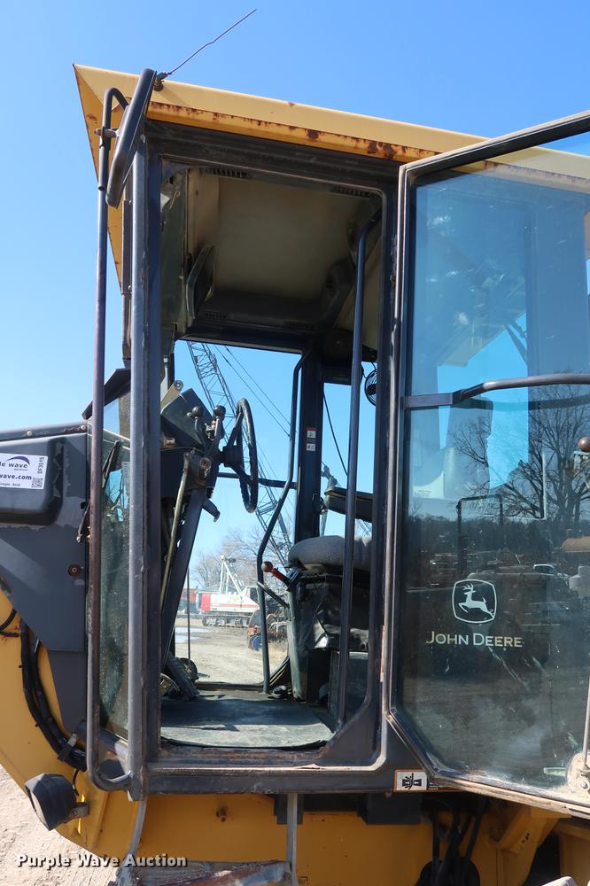 image for item DF3515 2004 John Deere 772CH motor grader