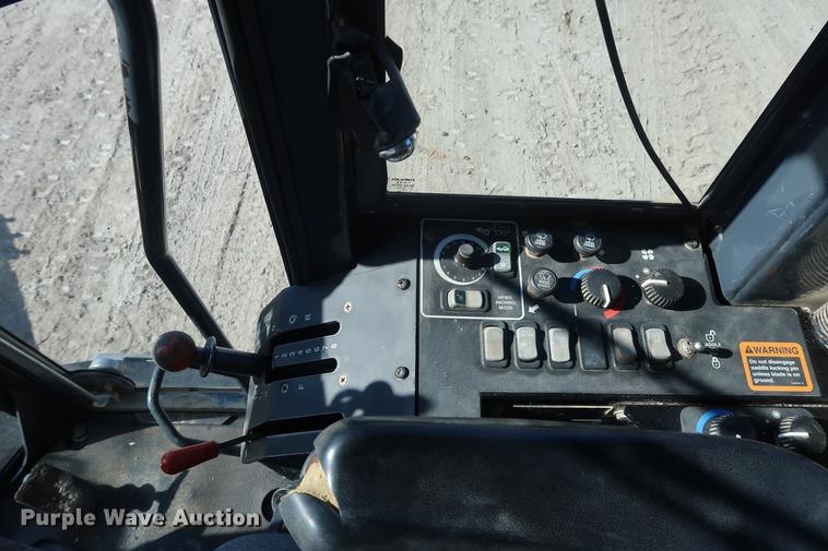 image for item DF3515 2004 John Deere 772CH motor grader