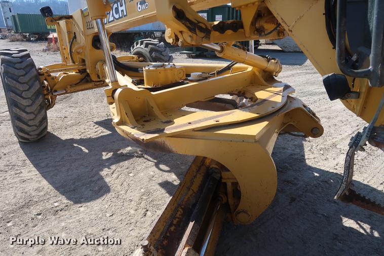 image for item DF3515 2004 John Deere 772CH motor grader