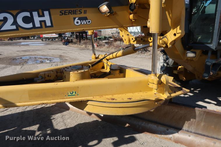 image for item DF3515 2004 John Deere 772CH motor grader