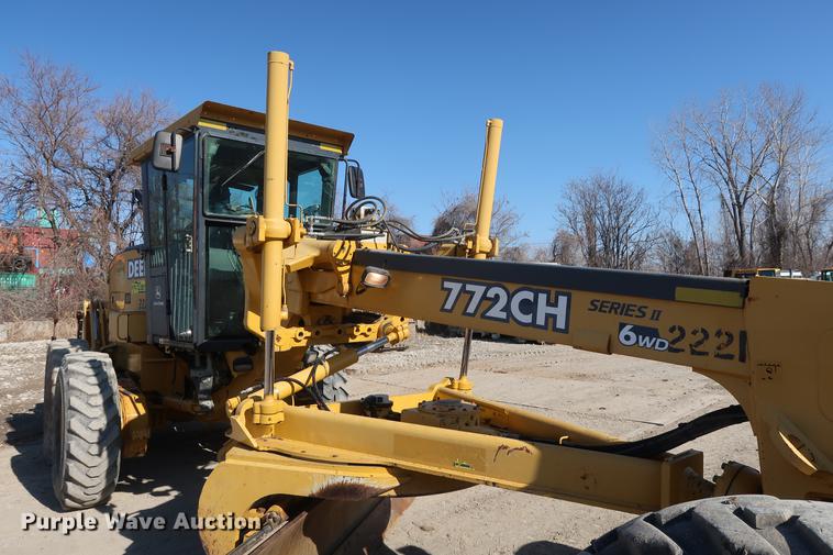 image for item DF3515 2004 John Deere 772CH motor grader