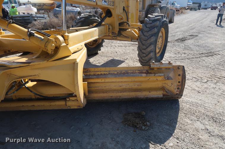 image for item DF3515 2004 John Deere 772CH motor grader