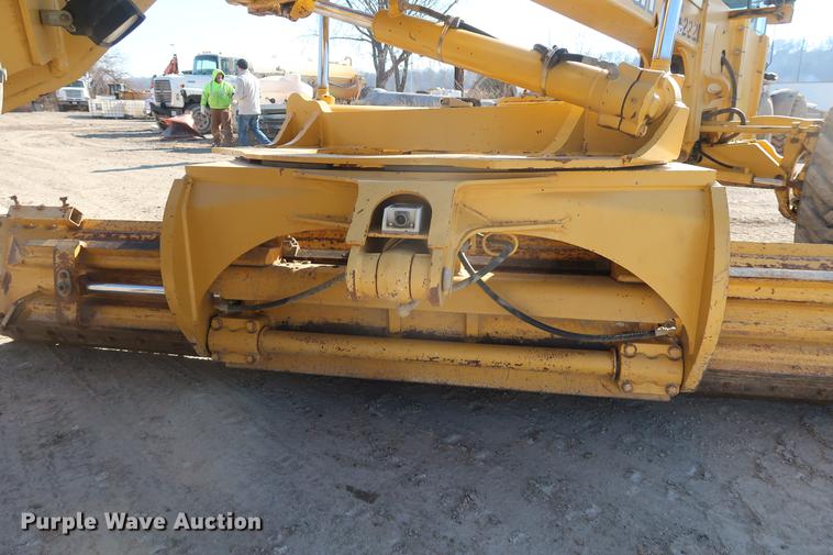 image for item DF3515 2004 John Deere 772CH motor grader