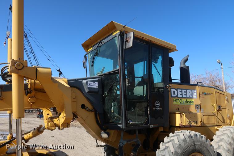 image for item DF3515 2004 John Deere 772CH motor grader