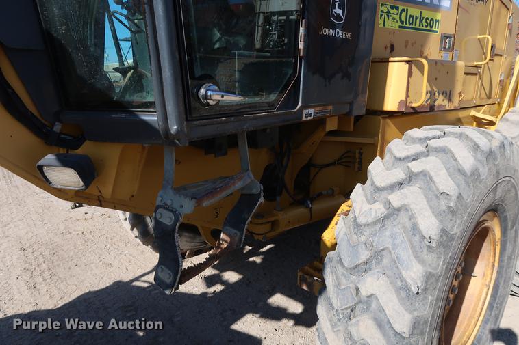 image for item DF3515 2004 John Deere 772CH motor grader