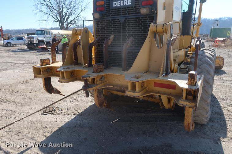 image for item DF3515 2004 John Deere 772CH motor grader