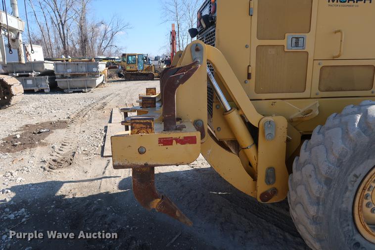 image for item DF3515 2004 John Deere 772CH motor grader