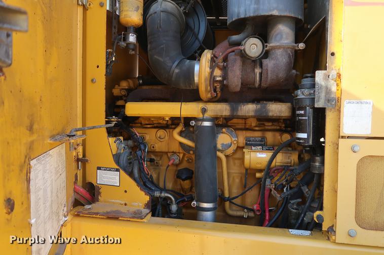 image for item DF3515 2004 John Deere 772CH motor grader