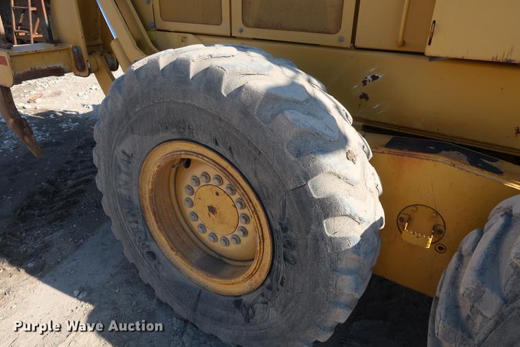 image for item DF3515 2004 John Deere 772CH motor grader