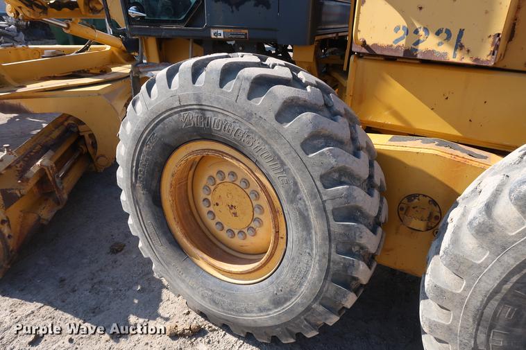 image for item DF3515 2004 John Deere 772CH motor grader