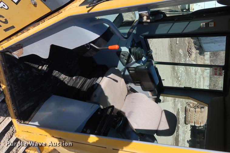 image for item DF3516 2003 John Deere 450H dozer