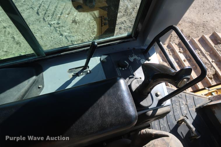 image for item DF3516 2003 John Deere 450H dozer