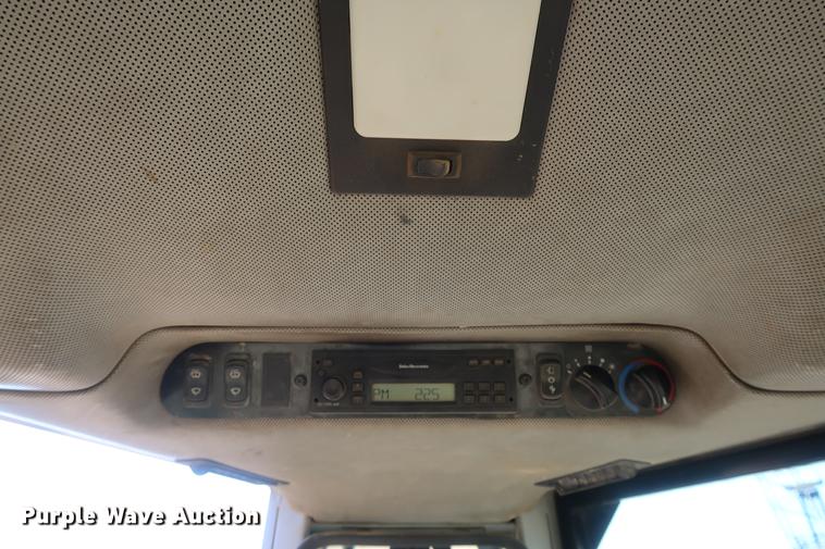 image for item DF3516 2003 John Deere 450H dozer