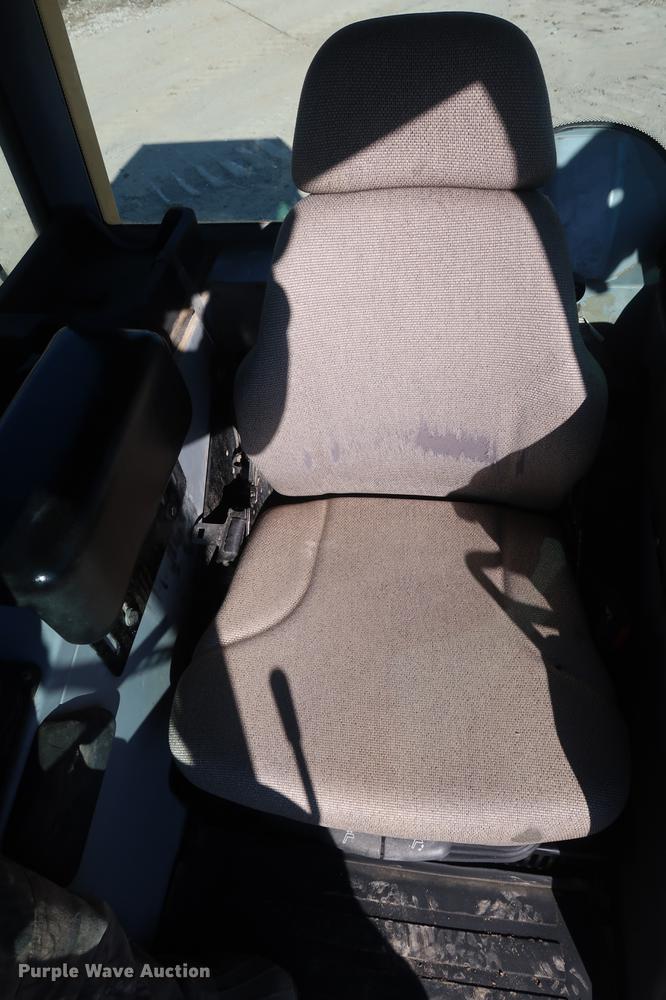 image for item DF3516 2003 John Deere 450H dozer