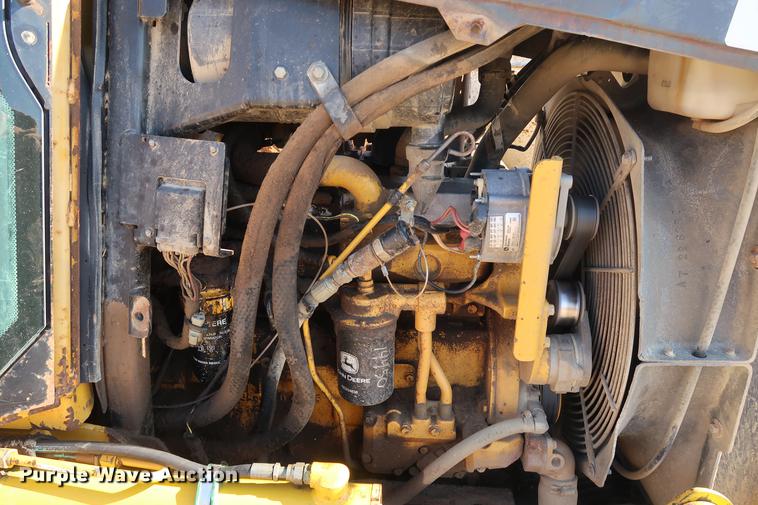 image for item DF3516 2003 John Deere 450H dozer