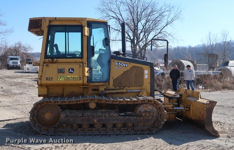 image for item DF3518 2004 John Deere 650H dozer