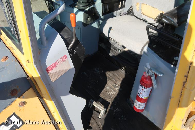 image for item DF3518 2004 John Deere 650H dozer