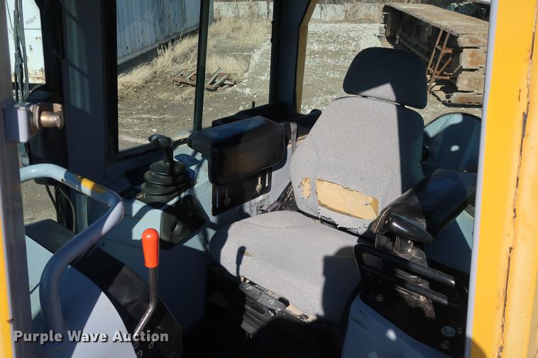 image for item DF3518 2004 John Deere 650H dozer