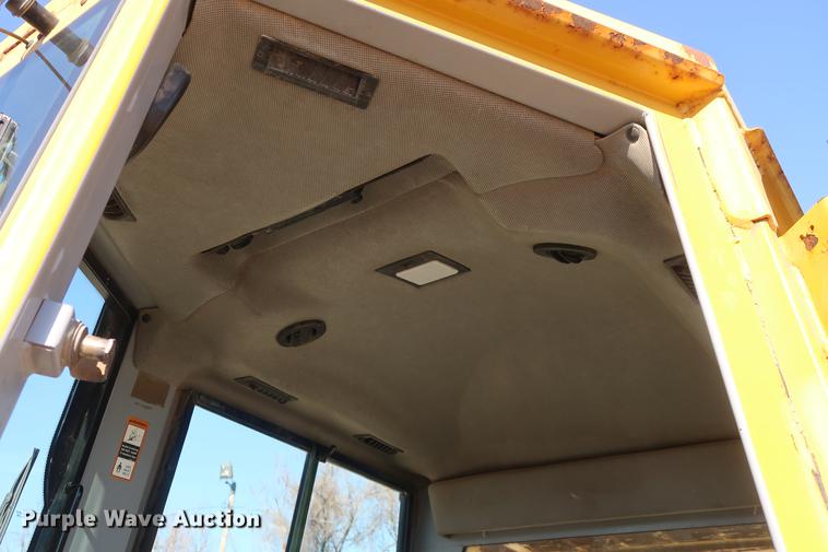 image for item DF3518 2004 John Deere 650H dozer