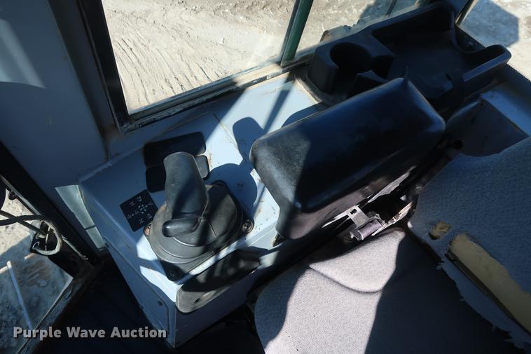 image for item DF3518 2004 John Deere 650H dozer