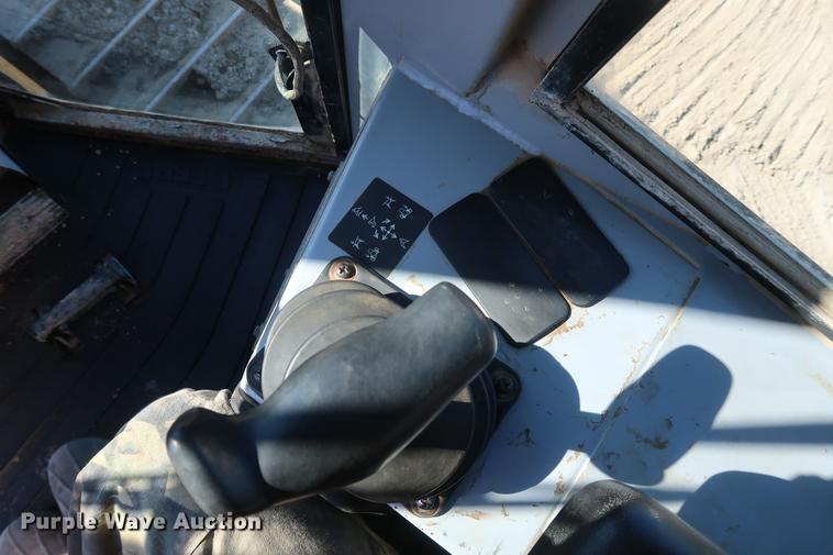 image for item DF3518 2004 John Deere 650H dozer