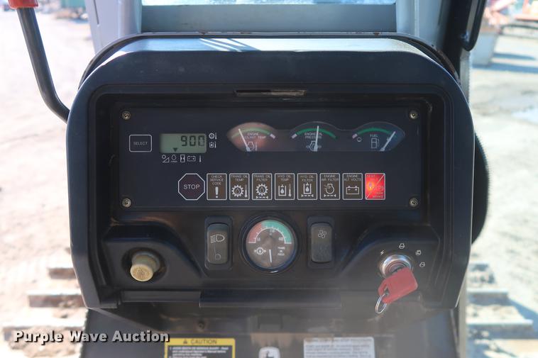 image for item DF3518 2004 John Deere 650H dozer