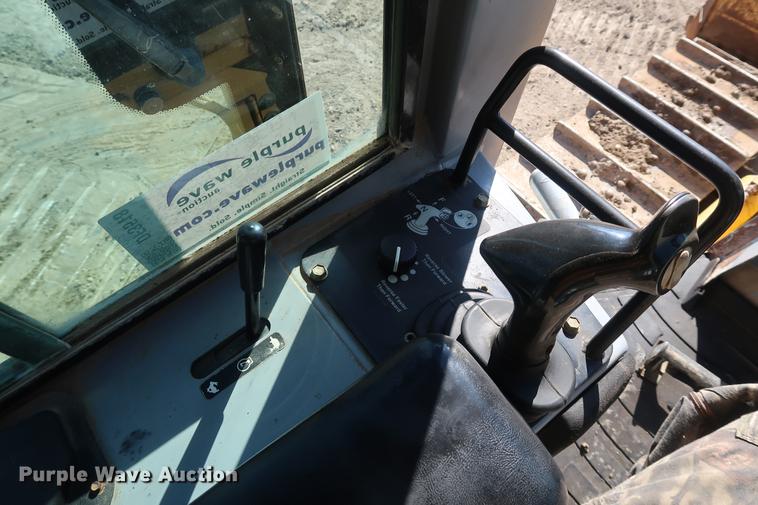 image for item DF3518 2004 John Deere 650H dozer