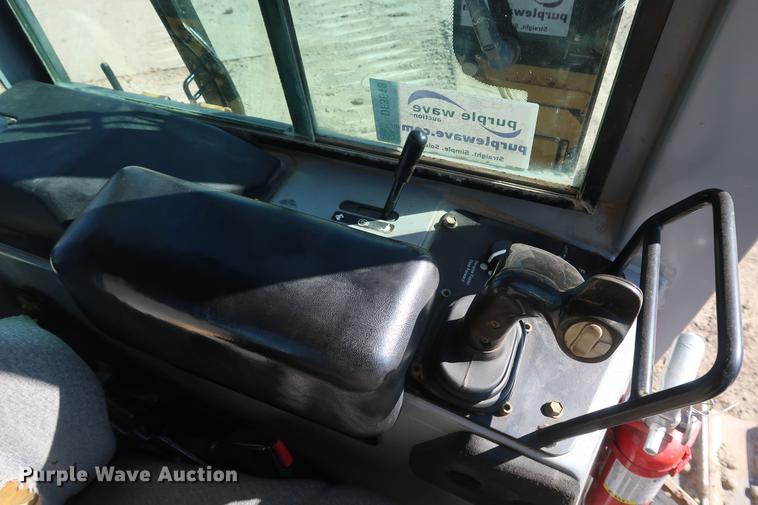 image for item DF3518 2004 John Deere 650H dozer