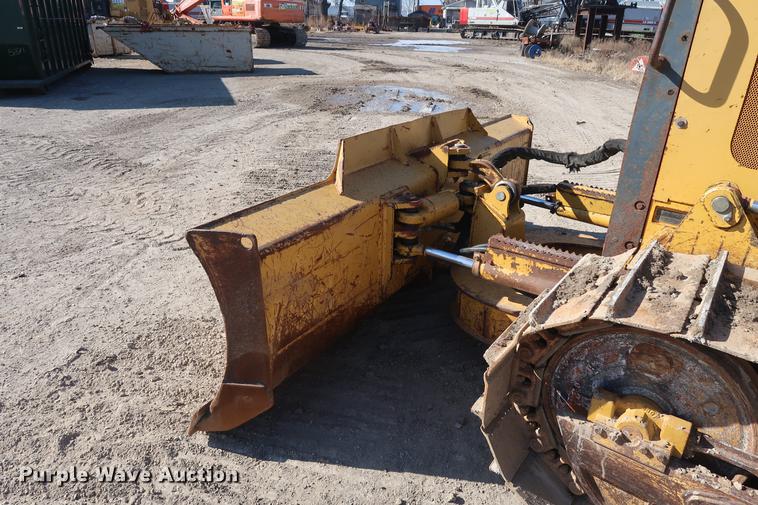 image for item DF3518 2004 John Deere 650H dozer