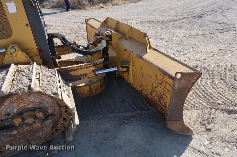 image for item DF3518 2004 John Deere 650H dozer