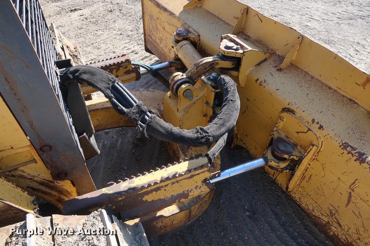 image for item DF3518 2004 John Deere 650H dozer