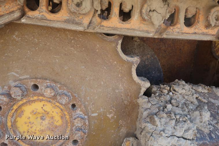 image for item DF3518 2004 John Deere 650H dozer