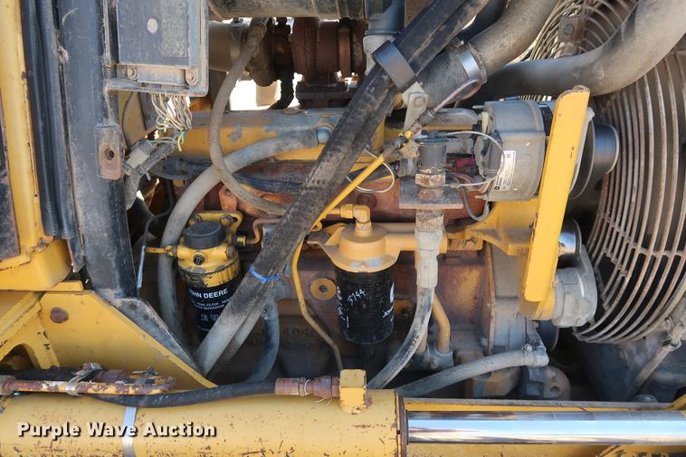 image for item DF3518 2004 John Deere 650H dozer