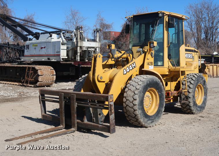 image for item DF3519 2000 John Deere 444H wheel loader