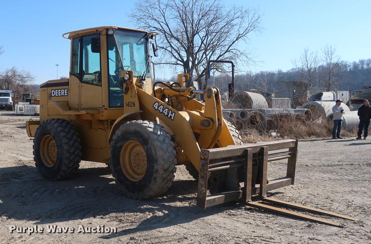 image for item DF3519 2000 John Deere 444H wheel loader
