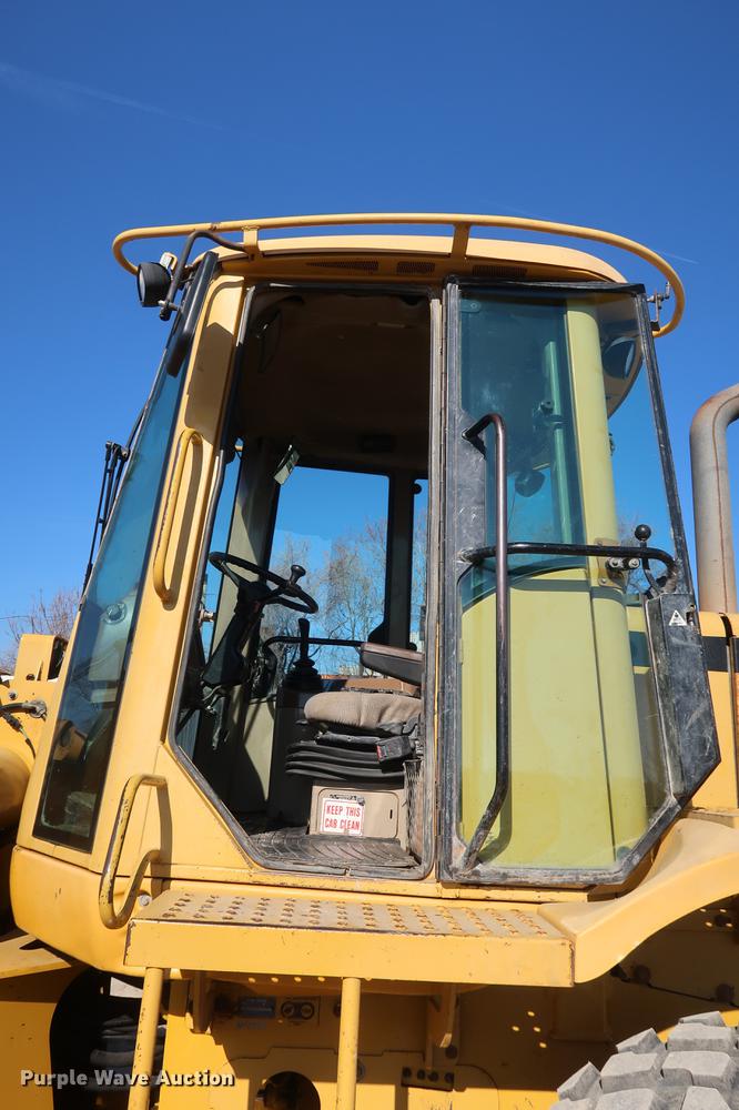 image for item DF3519 2000 John Deere 444H wheel loader