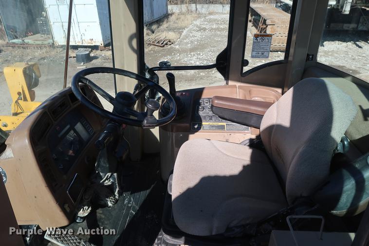 image for item DF3519 2000 John Deere 444H wheel loader