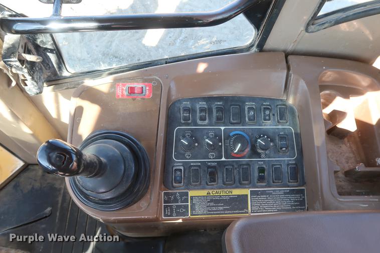 image for item DF3519 2000 John Deere 444H wheel loader