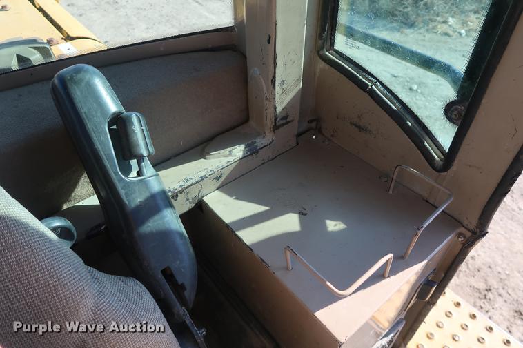 image for item DF3519 2000 John Deere 444H wheel loader