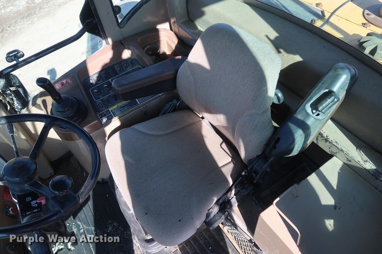 image for item DF3519 2000 John Deere 444H wheel loader