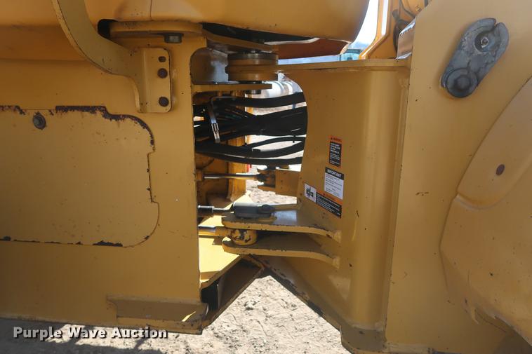 image for item DF3519 2000 John Deere 444H wheel loader