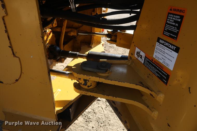 image for item DF3519 2000 John Deere 444H wheel loader