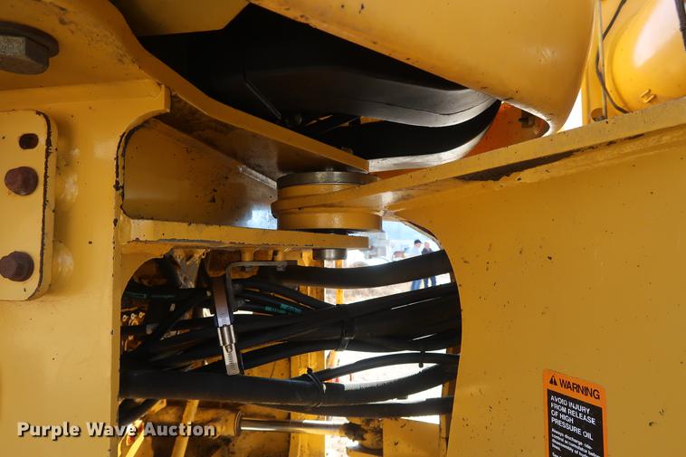 image for item DF3519 2000 John Deere 444H wheel loader