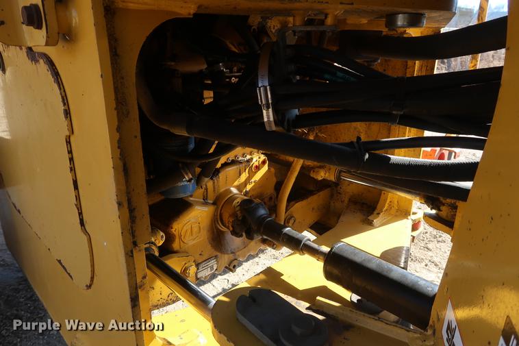 image for item DF3519 2000 John Deere 444H wheel loader