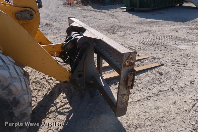 image for item DF3519 2000 John Deere 444H wheel loader