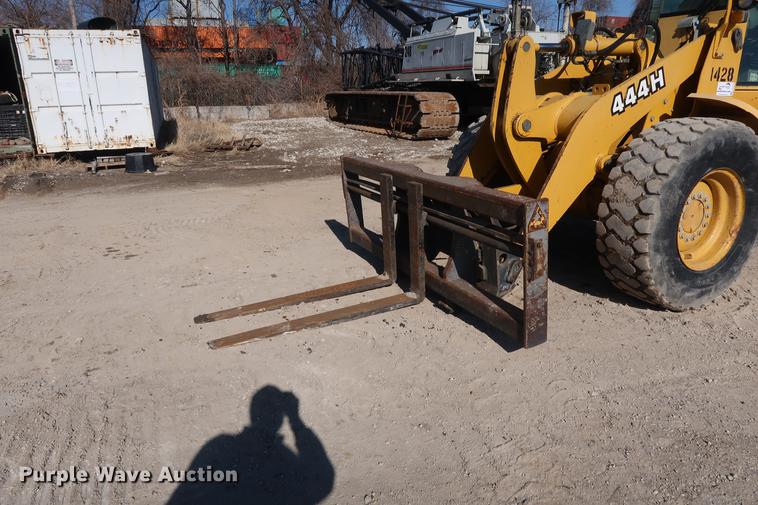 image for item DF3519 2000 John Deere 444H wheel loader