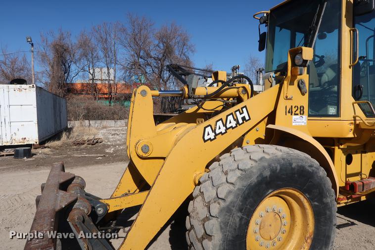 image for item DF3519 2000 John Deere 444H wheel loader