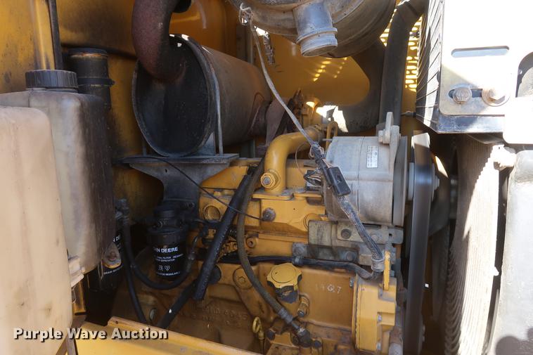 image for item DF3519 2000 John Deere 444H wheel loader